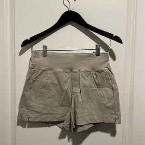 Athleta Trekkie North Khaki Short - Size 0